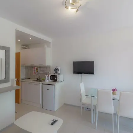 Teodora Apartment *